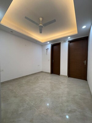 Room in 4 BHK Apartment at Saket – for Rent
