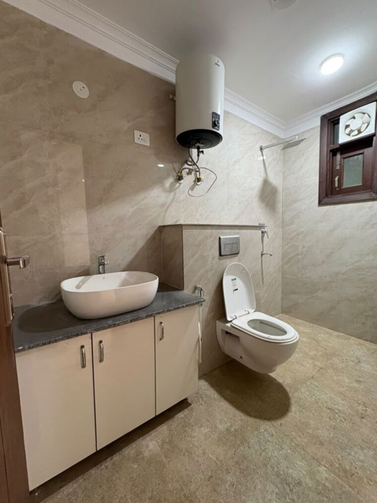 Bathroom, saket 4 Bedroom 2000 Sq.Ft. Apartment In Saket Delhi 10668777
