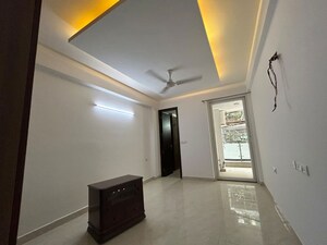 Room in 4 BHK Apartment at Saket – for Rent