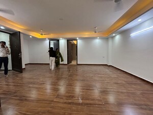 Room in 4 BHK Apartment at Saket – for Rent