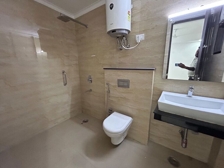 Bathroom, saket 4 Bedroom 2000 Sq.Ft. Apartment In Saket Delhi 10668788