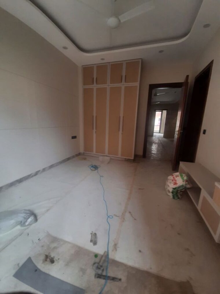 Room, paschim vihar 3 Bedroom 200 Sq.Yd. Builder Floor In Paschim Vihar Delhi 10668796