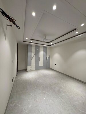 Room in 4 BHK Apartment at Saket – for Rent