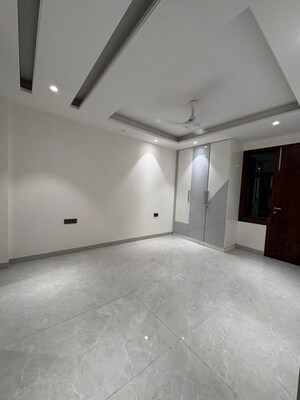 Room in 4 BHK Apartment at Saket – for Rent