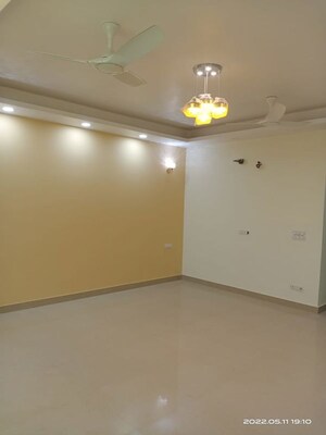 Room in 3 BHK Apartment at Vasant Kunj – for Rent