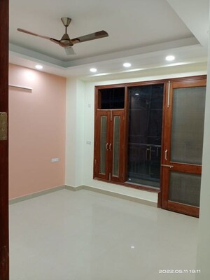 Room in 3 BHK Apartment at Vasant Kunj – for Rent