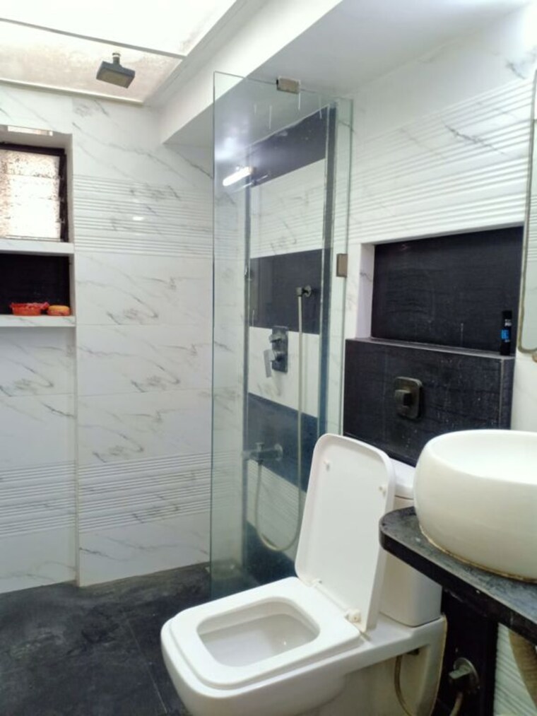 Bathroom, big-splash 4 Bedroom 2000 Sq.Ft. Apartment In Vashi Sector 17 Navi Mumbai 10668812