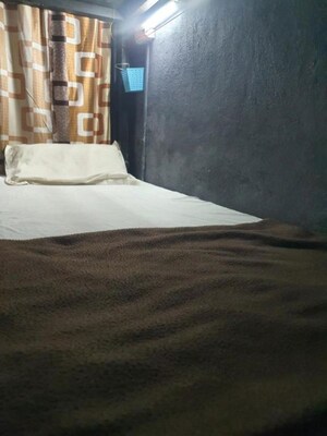 Bedroom in  Pg at Santacruz West – for Rent