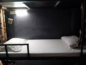 Room in  Pg at Santacruz West – for Rent