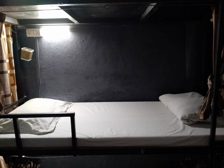 Room, santacruz west Pg For Boys & Girls In Santacruz West 10668789