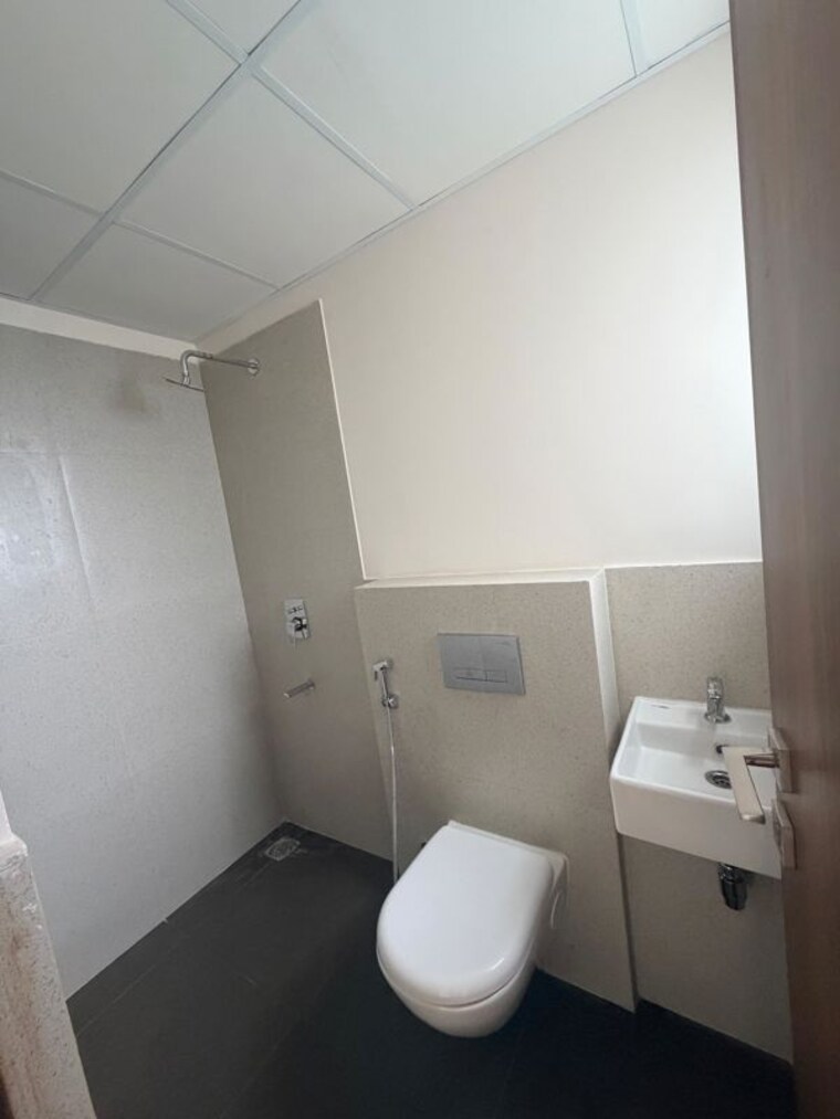 Bathroom, piramal-vaikunth-a-class-homes-series-2 2.5 Bedroom 1150 Sq.Ft. Apartment In Balkum Pada Thane 10668825