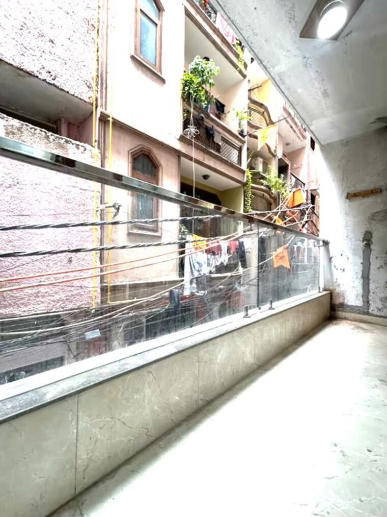 Balcony, govindpuri 3 Bedroom 90 Sq.Yd. Builder Floor In Govindpuri Delhi 10668875