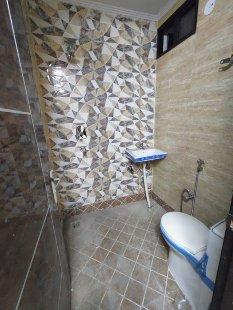 Bathroom, govindpuri 2 Bedroom 60 Sq.Yd. Builder Floor In Govindpuri Delhi 10668882
