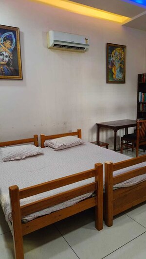 Bedroom in  Pg at Viraj Khand – for Rent