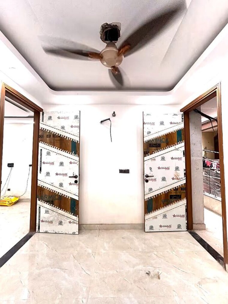 Room, govindpuri 3 Bedroom 90 Sq.Yd. Builder Floor In Govindpuri Delhi 10668893