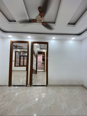 Building Lobby in 3 BHK Builder Floor at Govindpuri – for Sale