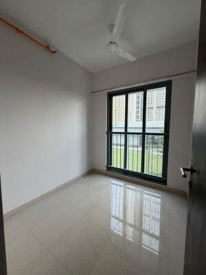 Room in 1.5 BHK Apartment at Kalpataru Elitus, Mulund West – for Rent