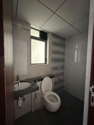 Bathroom in 1.5 BHK Apartment at Kalpataru Elitus, Mulund West – for Rent