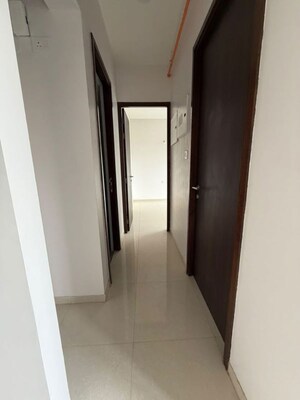 Building Lobby in 1.5 BHK Apartment at Kalpataru Elitus, Mulund West – for Sale