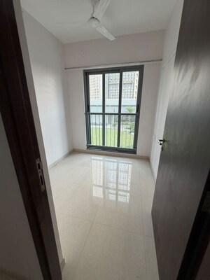Room in 1.5 BHK Apartment at Kalpataru Elitus, Mulund West – for Sale