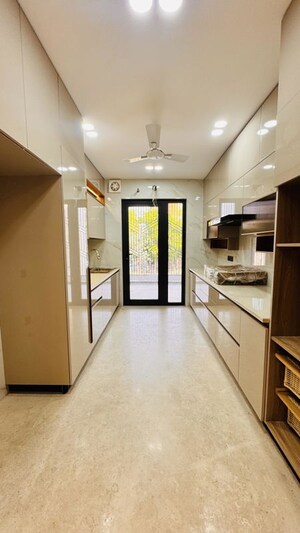 Building Lobby in 4 BHK Builder Floor at Sector 21 – for Rent