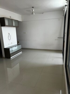Furnished Amenities in 2 BHK Apartment at Ravinanda Skylights, Wagholi – for Rent