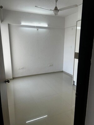Room in 2 BHK Apartment at Ravinanda Skylights, Wagholi – for Rent