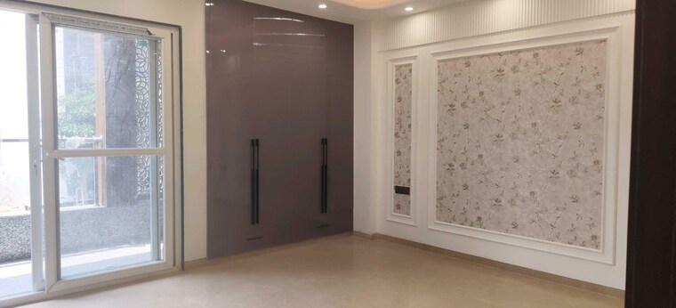 Room, sector 23 4 Bedroom 2300 Sq.Ft. Builder Floor In Sector 23 Gurgaon 10668971