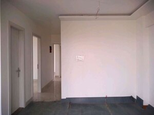 Room in 2.5 BHK Apartment at Neumec Shreeji Towers, Wadala East – for Sale