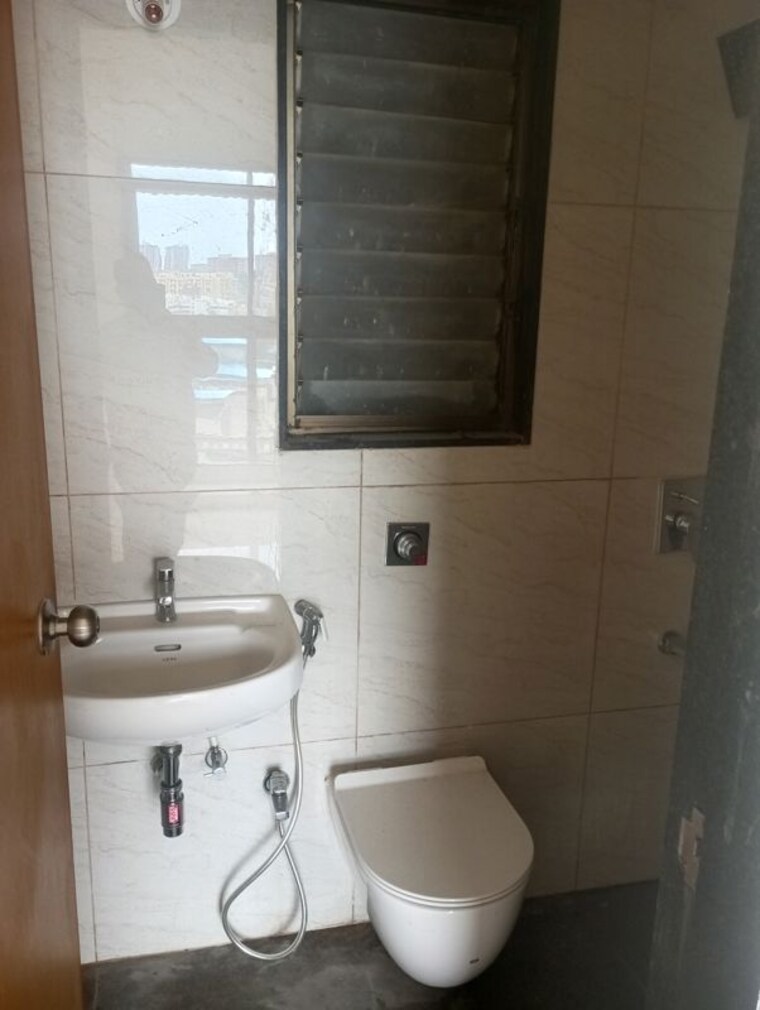 Bathroom, chandak-34-park-estate 1 Bedroom 391 Sq.Ft. Apartment In Goregaon West Mumbai 10668955