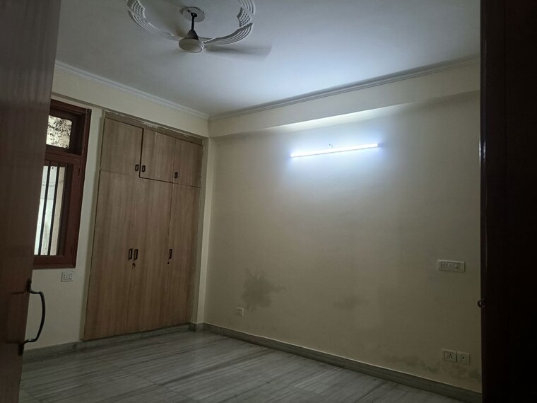 Room, sector 49 2.5 Bedroom 162 Sq.Mt. Villa In Sector 49 Noida 10668996