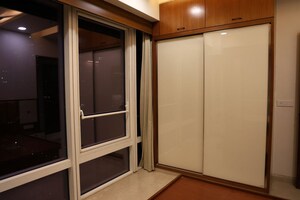 Room in 2 BHK Apartment at Indiabulls Blu, Worli – for Rent
