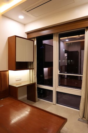 Room in 2 BHK Apartment at Indiabulls Blu, Worli – for Rent