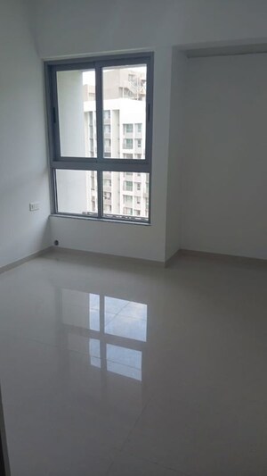 Room in 2 BHK Apartment at Kalpataru Immensa, Kolshet Road – for Sale