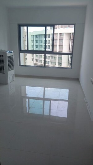 Room in 2 BHK Apartment at Kalpataru Immensa, Kolshet Road – for Sale
