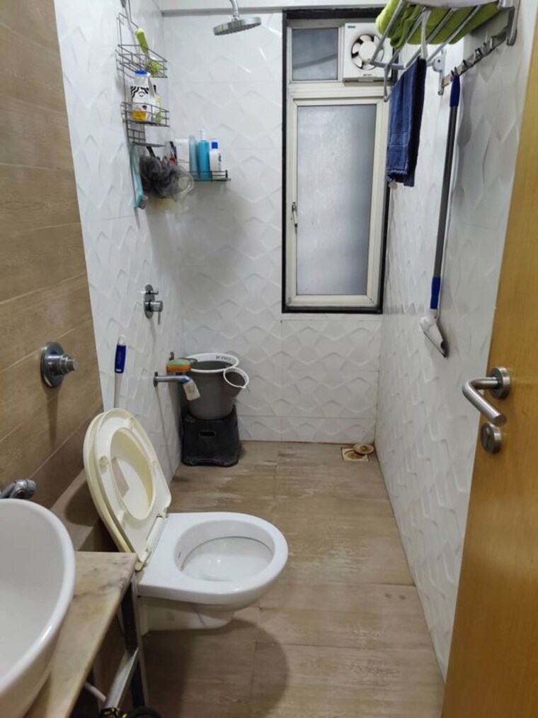 Bathroom, florida-river-bank 2 Bedroom 780 Sq.Ft. Apartment In Mundhwa Pune 10669038