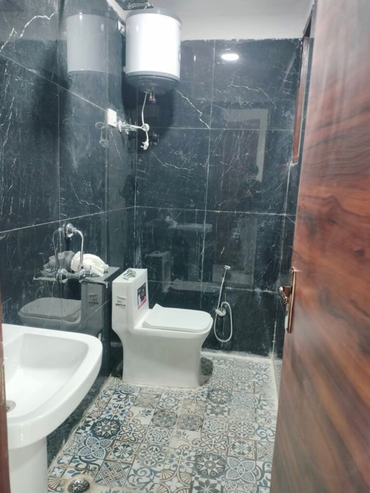 Bathroom, saket 1 Bedroom 400 Sq.Ft. Builder Floor In Saket Delhi 10669064
