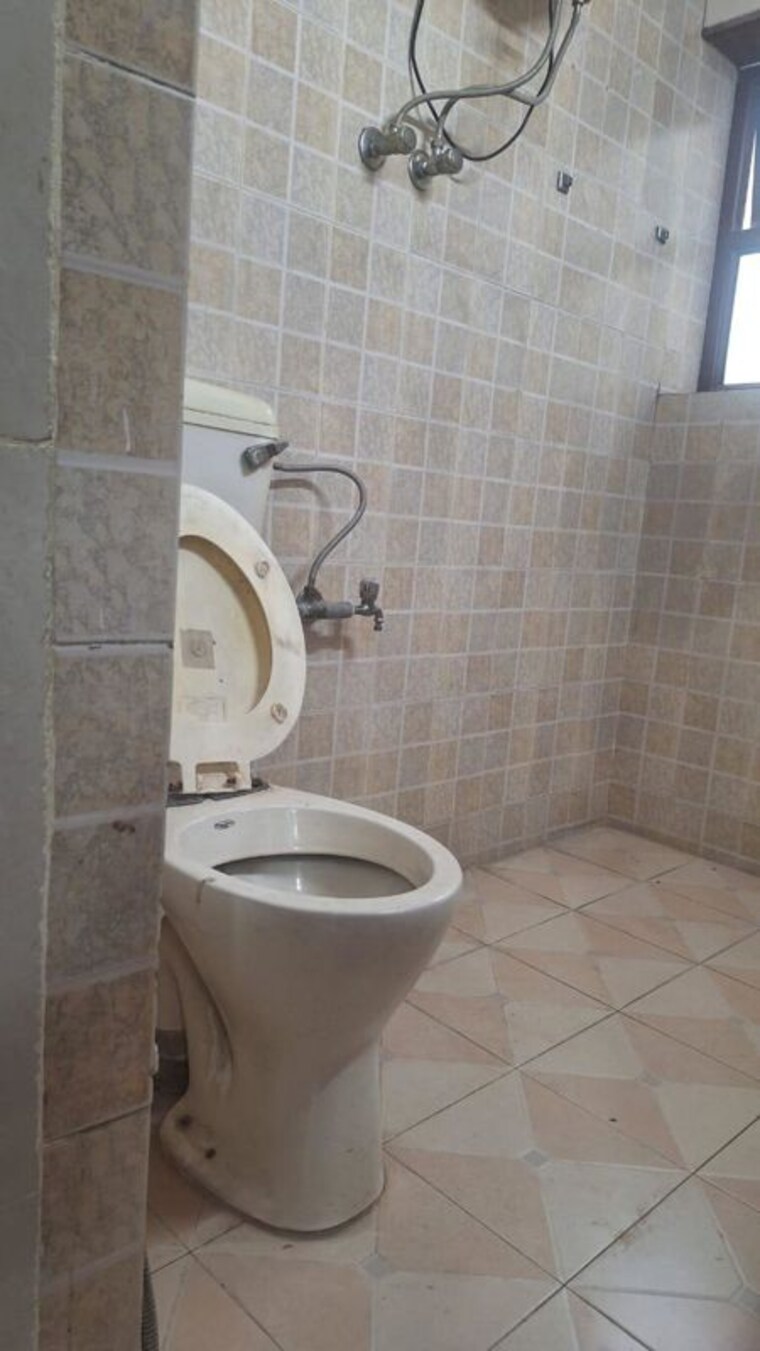 Bathroom, vasant kunj 2 Bedroom 1400 Sq.Ft. Apartment In Vasant Kunj Delhi 10669091