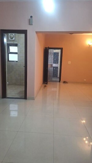 Room in 2 BHK Apartment at Vasant Kunj – for Rent
