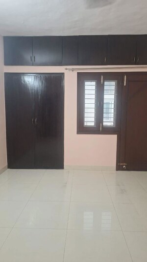 Room in 2 BHK Apartment at Vasant Kunj – for Rent