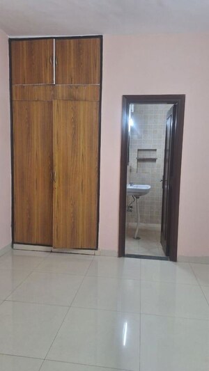 Room in 2 BHK Apartment at Vasant Kunj – for Rent