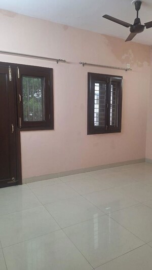 Room in 2 BHK Apartment at Vasant Kunj – for Rent
