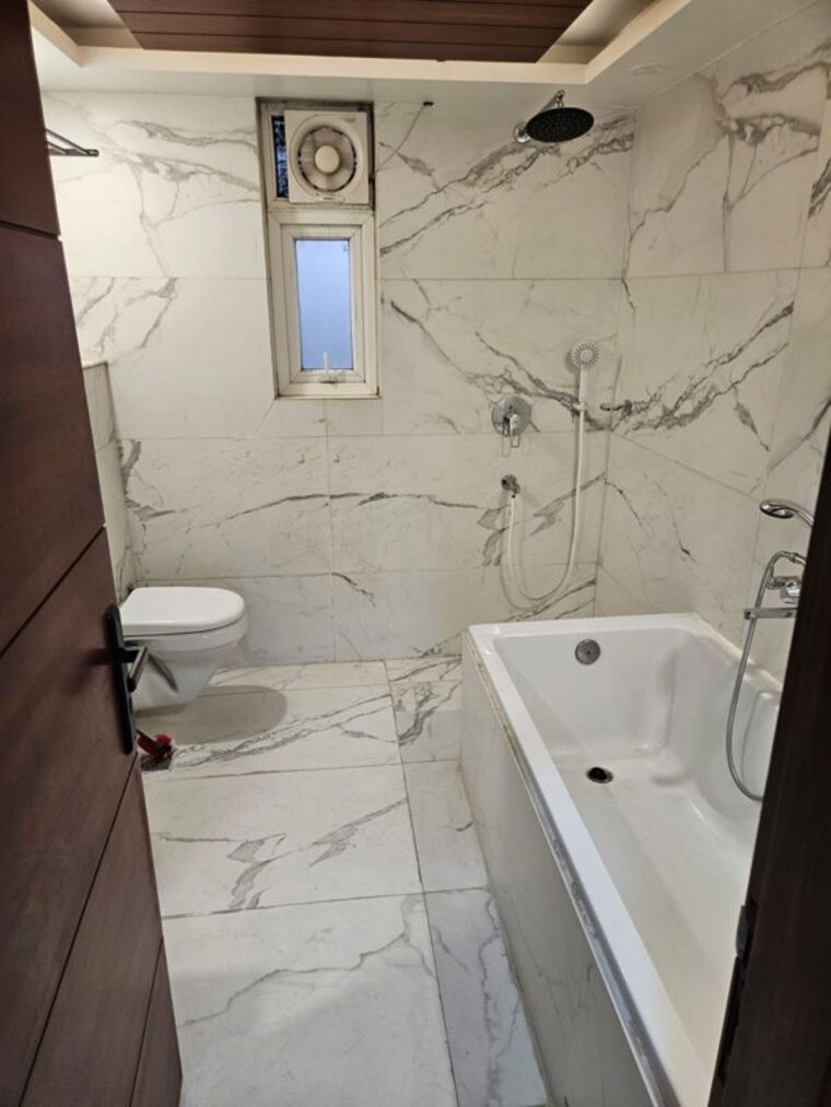 Bathroom, ansal-sushant-lok-i 3 Bedroom 2700 Sq.Ft. Builder Floor In Sector 43 Gurgaon 10669055