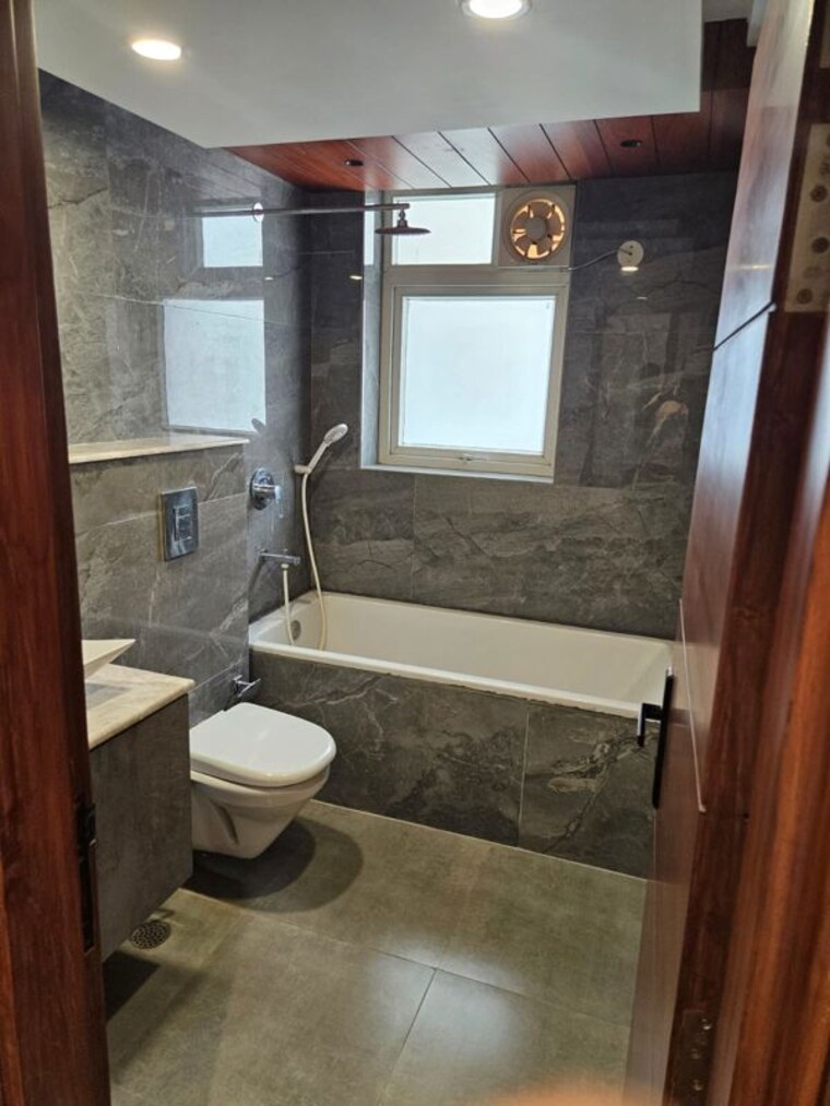 Bathroom, ansal-sushant-lok-i 3 Bedroom 2700 Sq.Ft. Builder Floor In Sector 43 Gurgaon 10669055