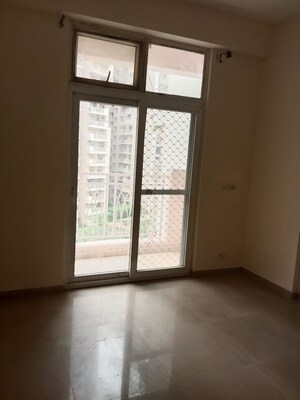 Room in 3 BHK Apartment at Mahagun My Woods, Sector 16c Greater Noida – for Rent