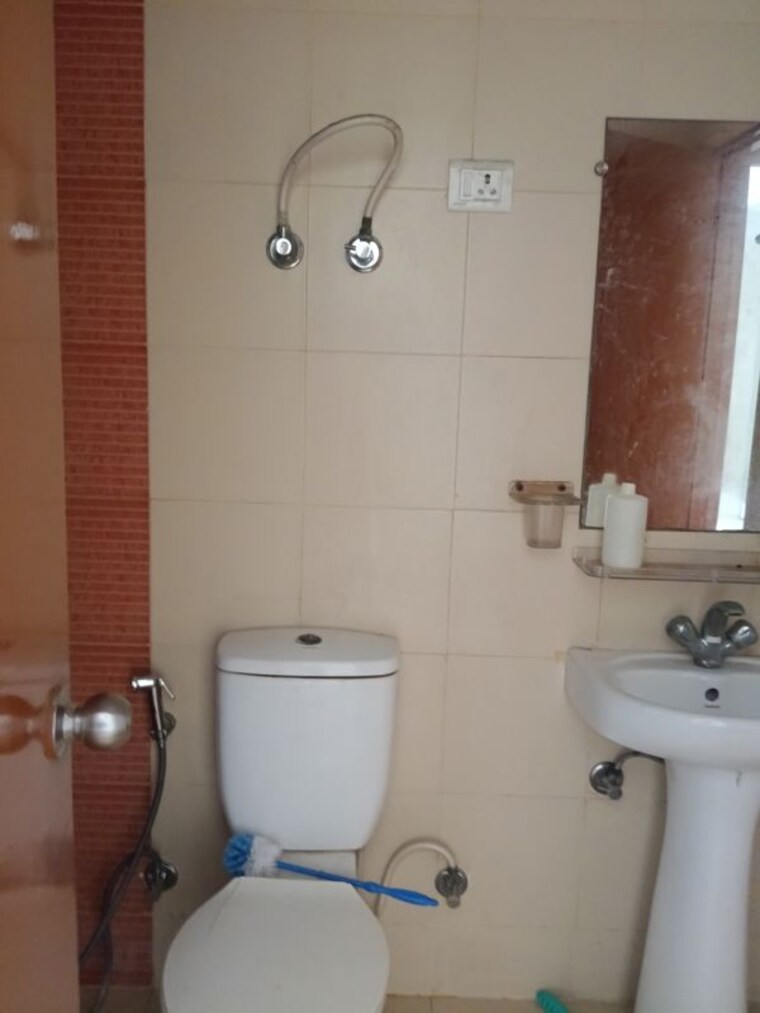 Bathroom, mahagun-my-woods 3 Bedroom 1545 Sq.Ft. Apartment In Sector 16c Greater Noida Greater Noida 10669109