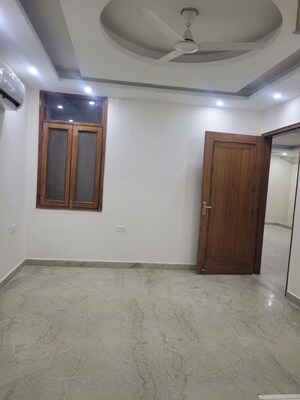 Room in 3 BHK Builder Floor at Ansal Sushant Lok I, Sector 43 – for Rent