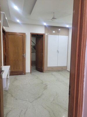 Room in 3 BHK Builder Floor at Ansal Sushant Lok I, Sector 43 – for Rent