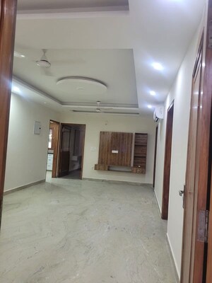 Room in 3 BHK Builder Floor at Ansal Sushant Lok I, Sector 43 – for Rent