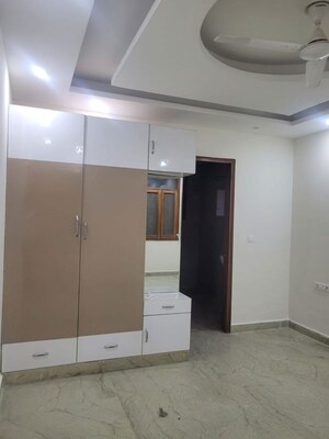 Building Lobby in 3 BHK Builder Floor at Ansal Sushant Lok I, Sector 43 – for Rent